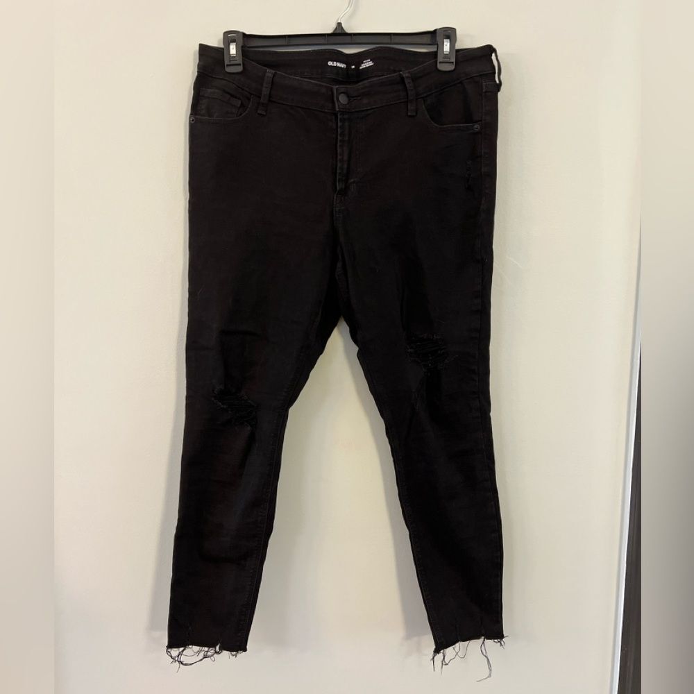 Old Navy Women’s 14 Distressed Black Ankle Jeans
